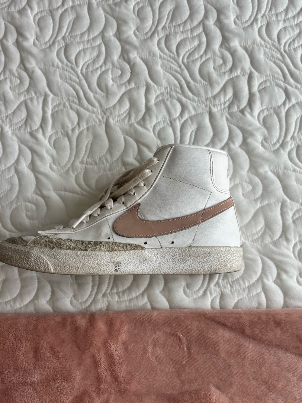 Women's White High-Top Blazers with Blush Swoosh - Picture 1 of 3